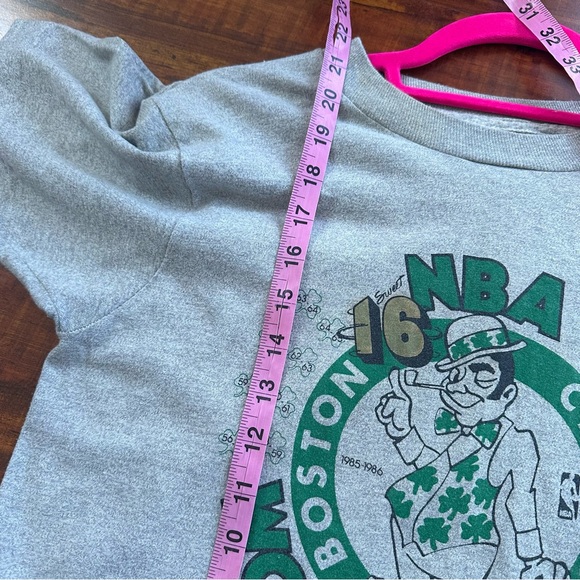 Vintage Boston celtics graphic tee - Picture 4 of 5